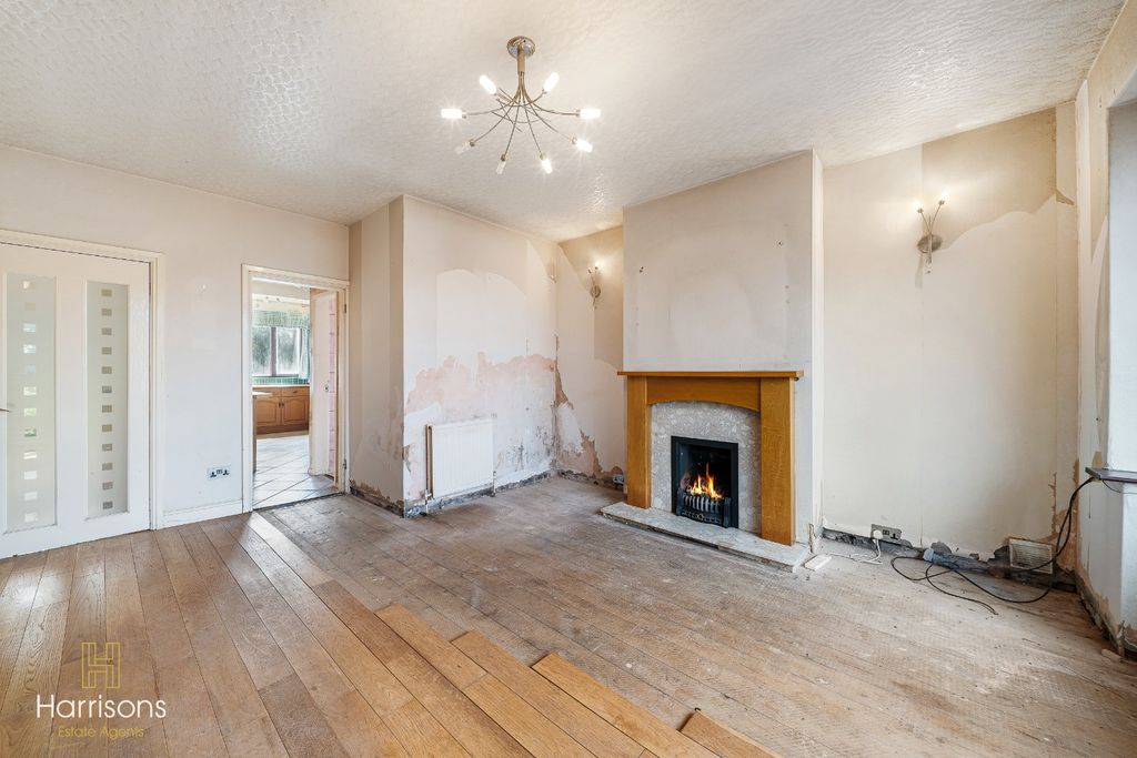 Property photo 2 of 25 5271384