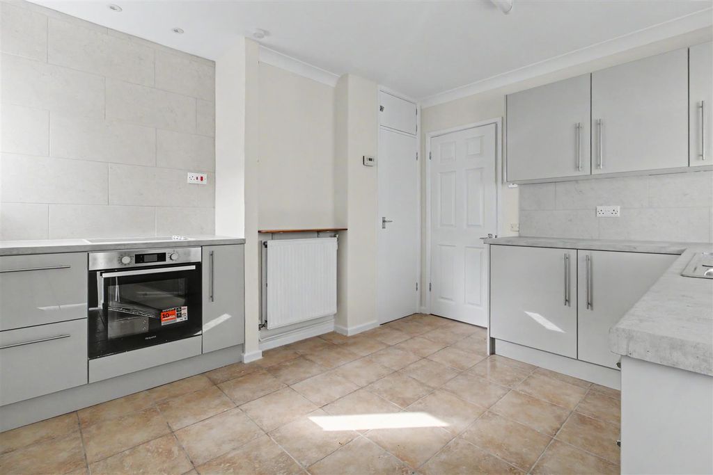 Property photo 3 of 16 Kitchen