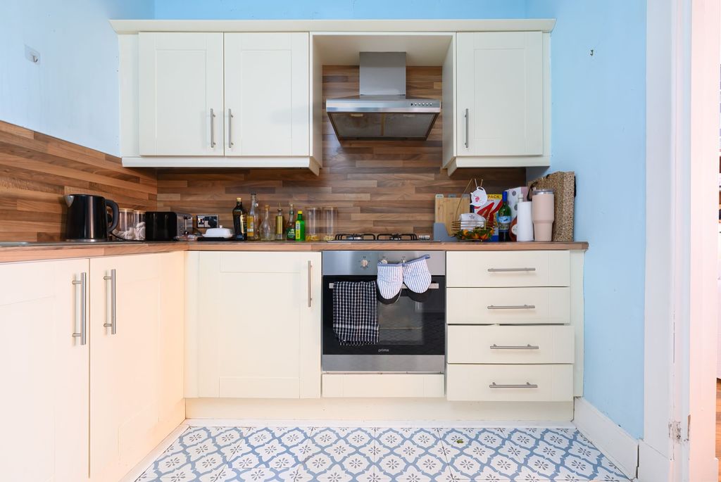 Property photo 3 of 18