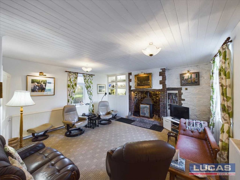 Property photo 2 of 28