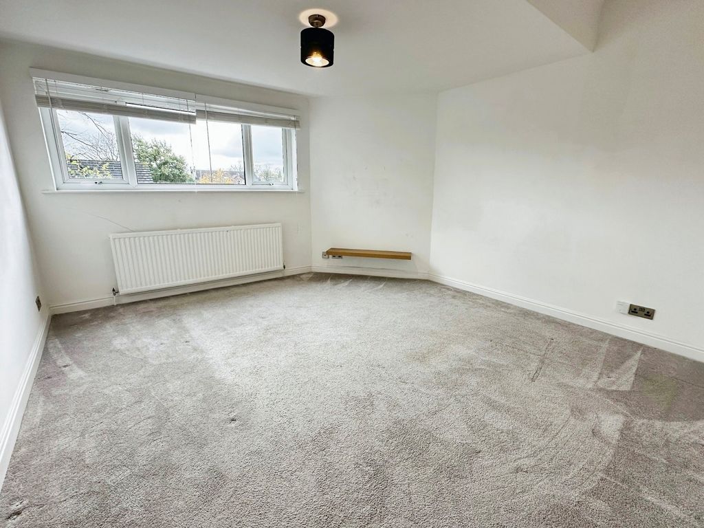 Property photo 2 of 8 Picture No. 18
