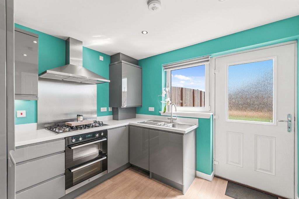 Property photo 3 of 18 5296496