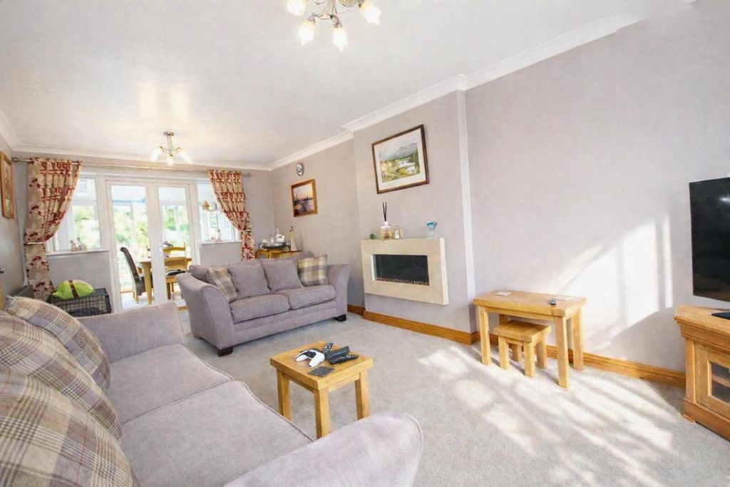 Property photo 2 of 12 Casliv.Png