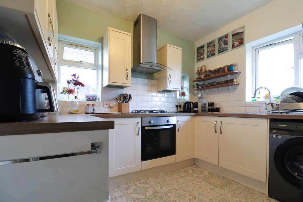 Property photo 2 of 20