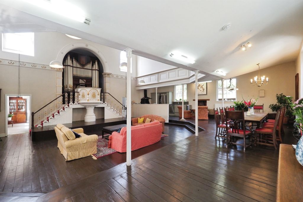 Property photo 2 of 17