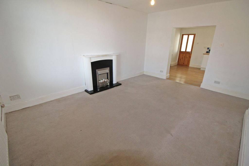 Property photo 2 of 15 Lounge