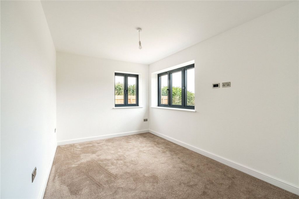 Property photo 3 of 10 Bedroom 2