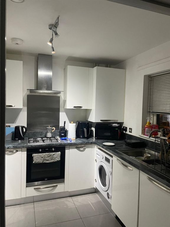 Property photo 1 of 7 Kitchen