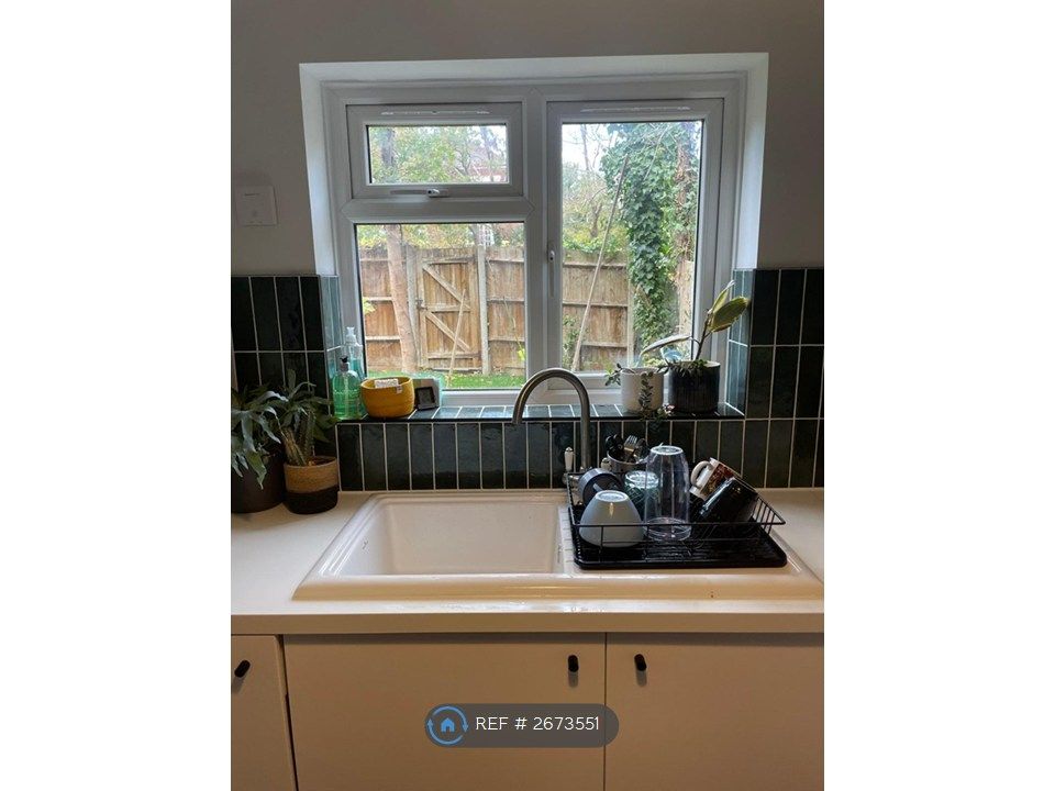 Property photo 3 of 18 Kitchen