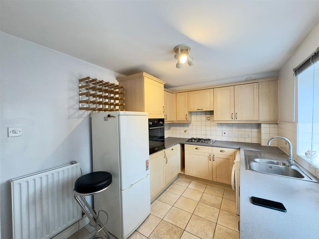 Property photo 3 of 18 Kitchen