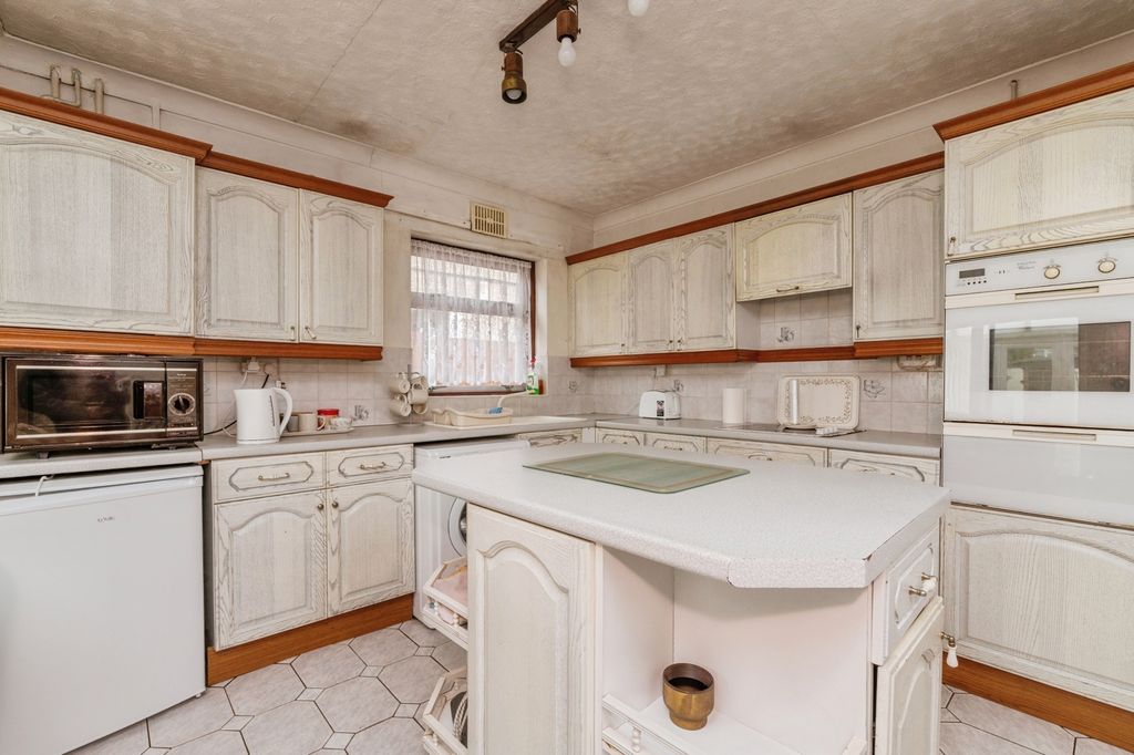 Property photo 3 of 17 Photo