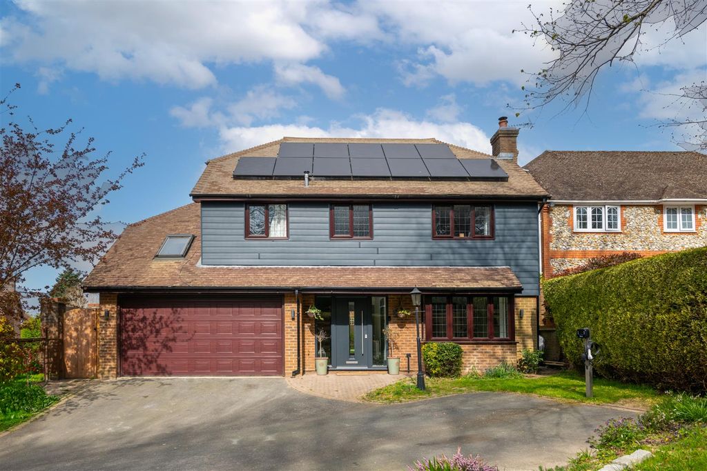 Property photo 1 of 22 3 Weller Close Externals-5 Sky.Jpg