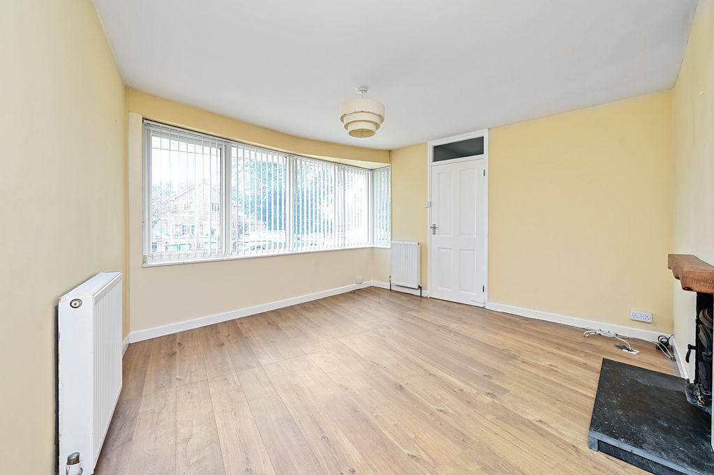 Property photo 3 of 11 Living Room