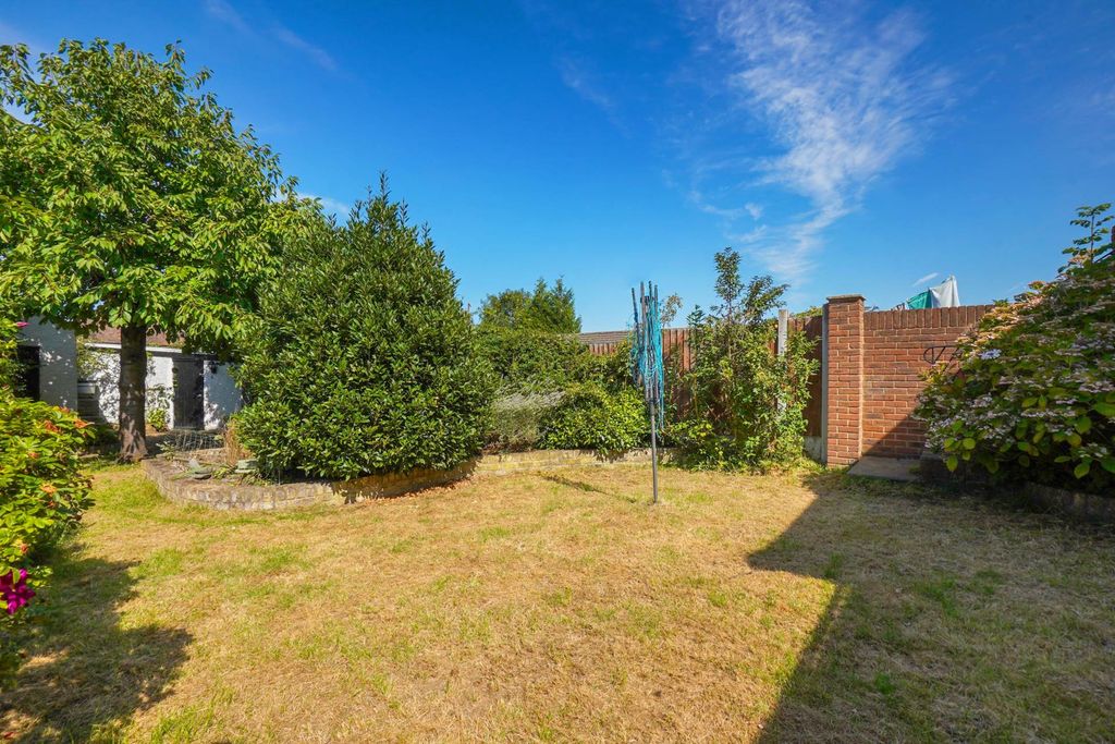 Property photo 2 of 23