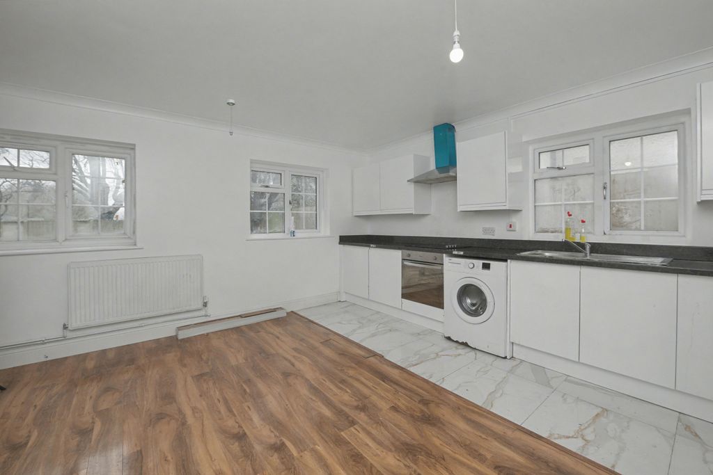 Property photo 2 of 20 5A Aurelia Gardens, Croydon, Cr0 3Bd