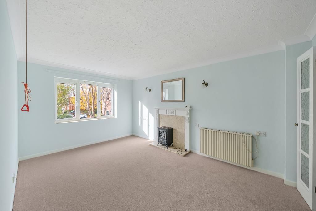 Property photo 3 of 10 Living Room