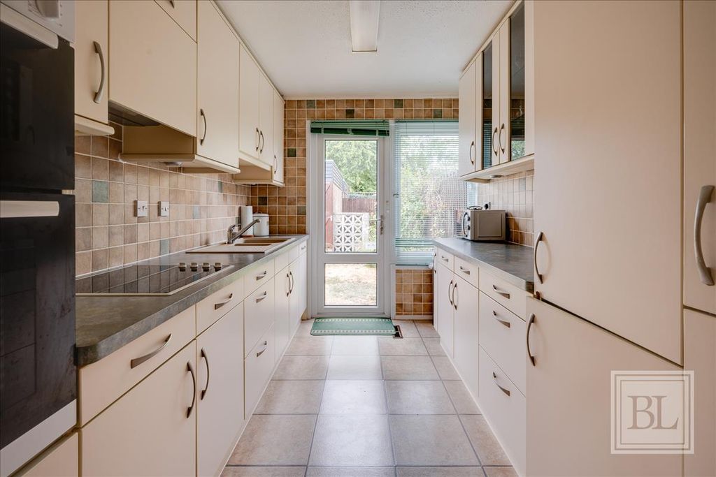 Property photo 3 of 25