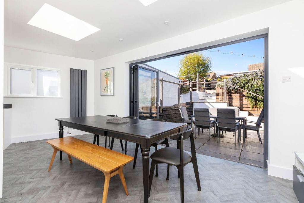 Property photo 2 of 16 5019173