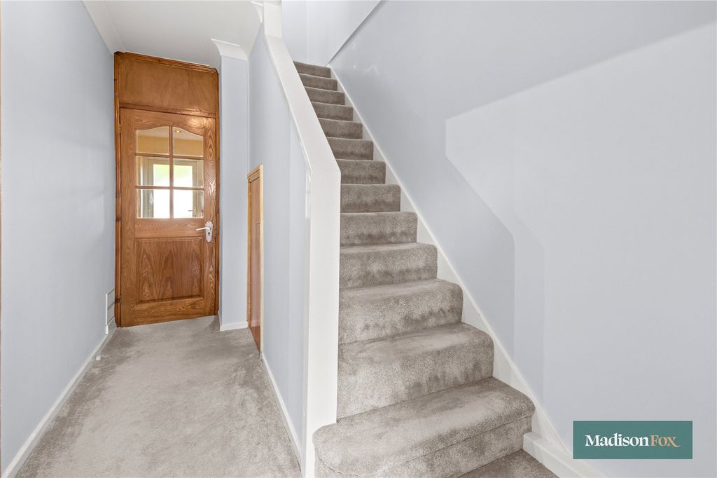 Property photo 2 of 24 Picture No. 17