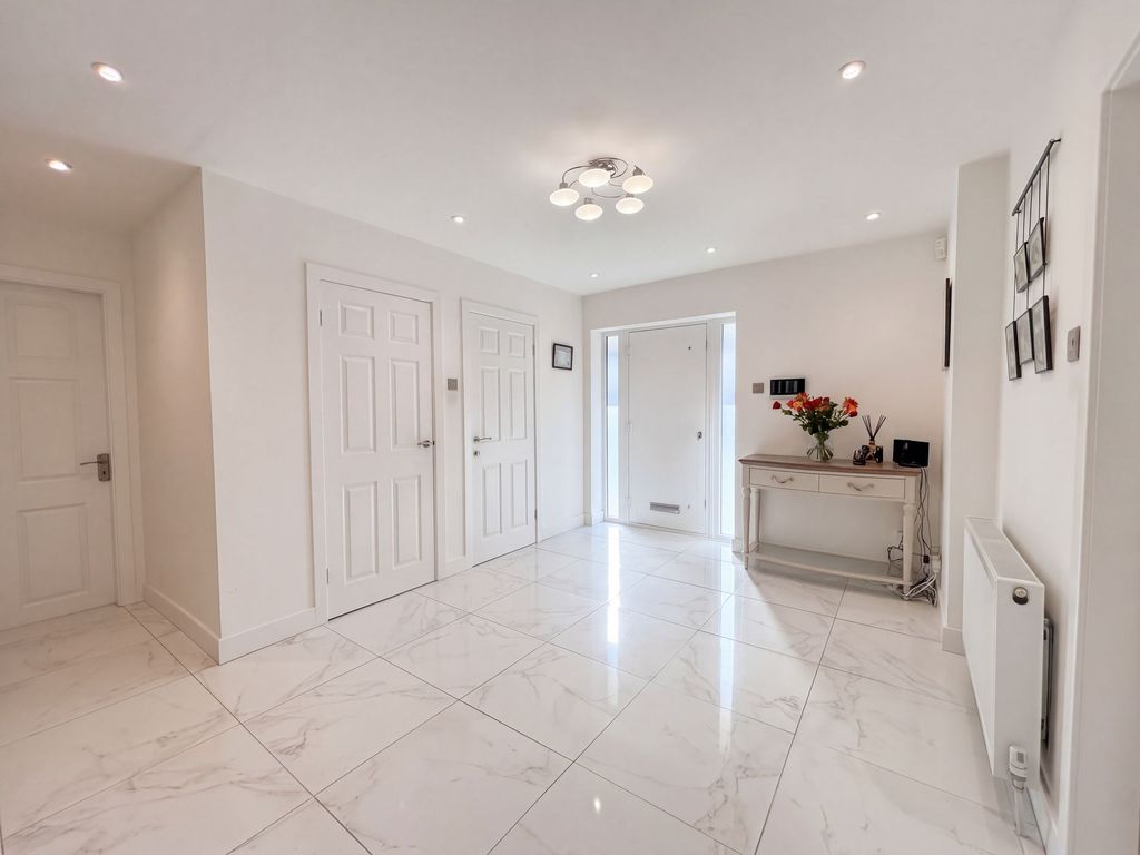 Property photo 2 of 35
