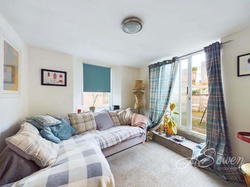 Property photo 2 of 7 Photo 3