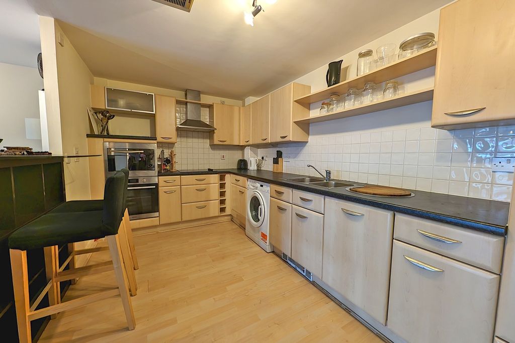 Property photo 3 of 9 3