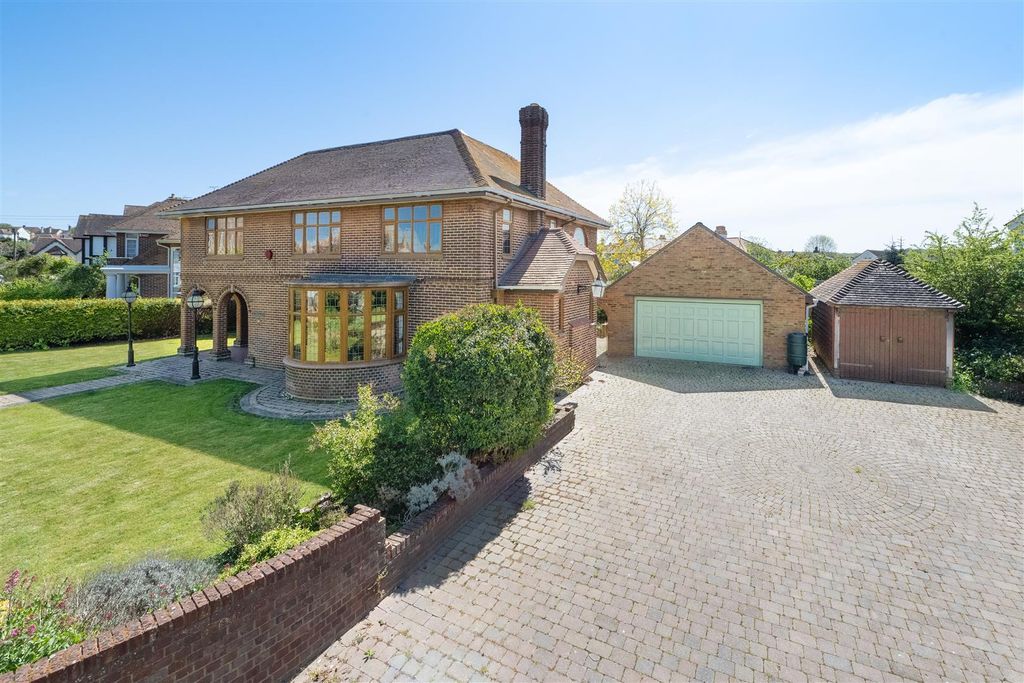 Property photo 1 of 24 Thurston Park, Whitstable