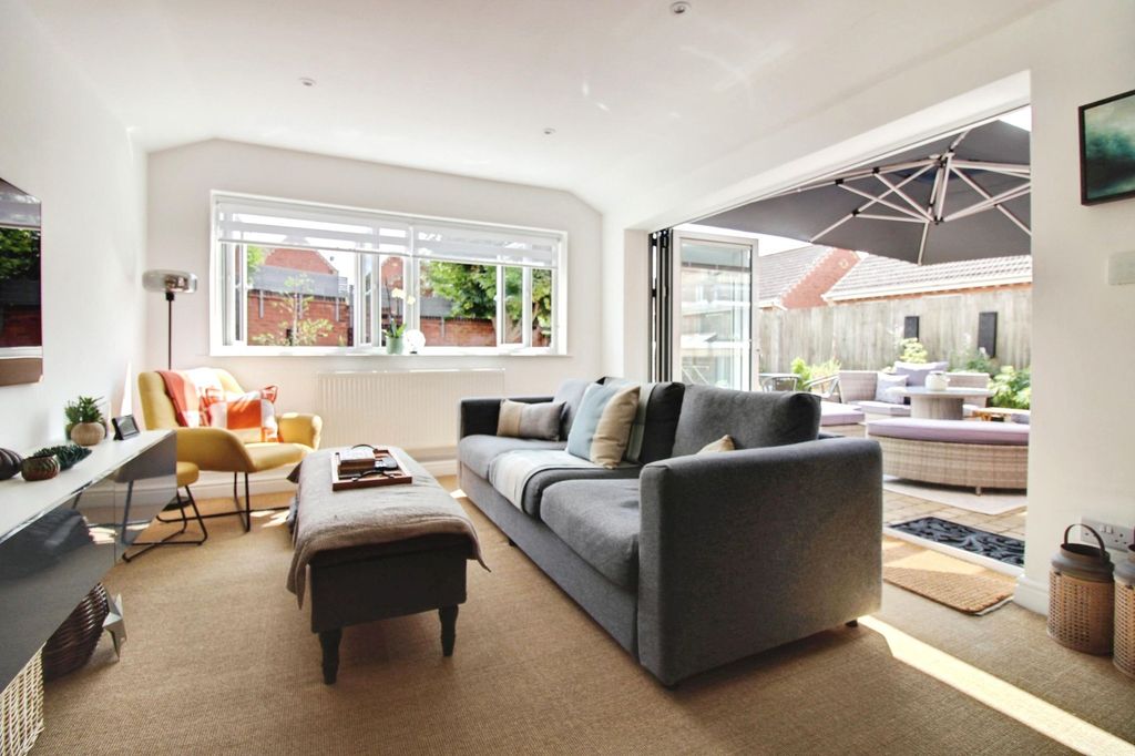 Property photo 3 of 32