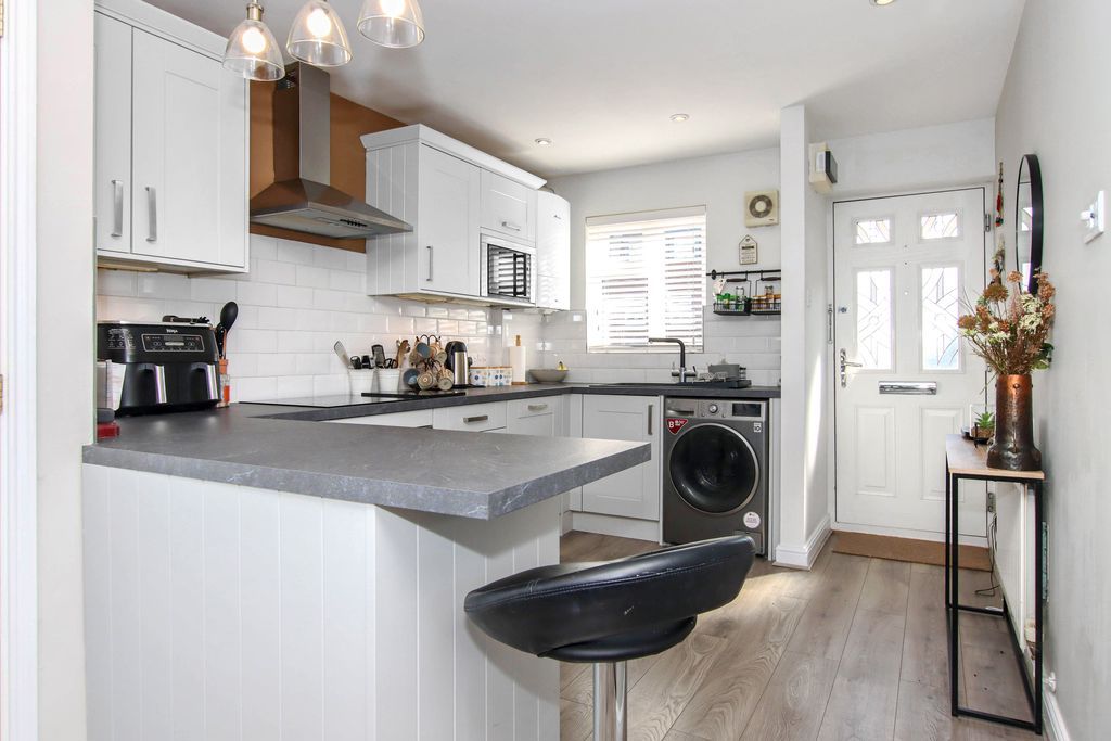 Property photo 2 of 16 Photo 17