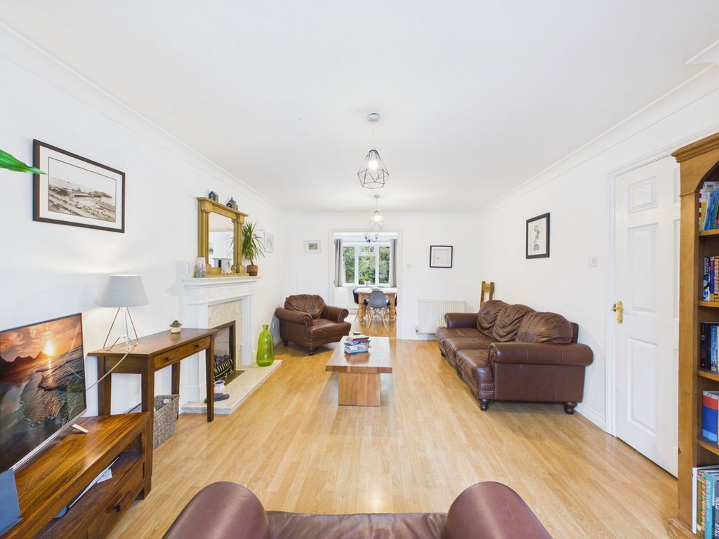 Property photo 3 of 31