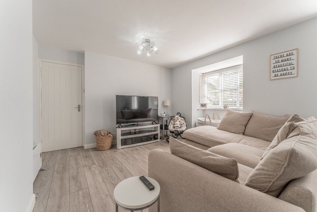 Property photo 3 of 12 5375983