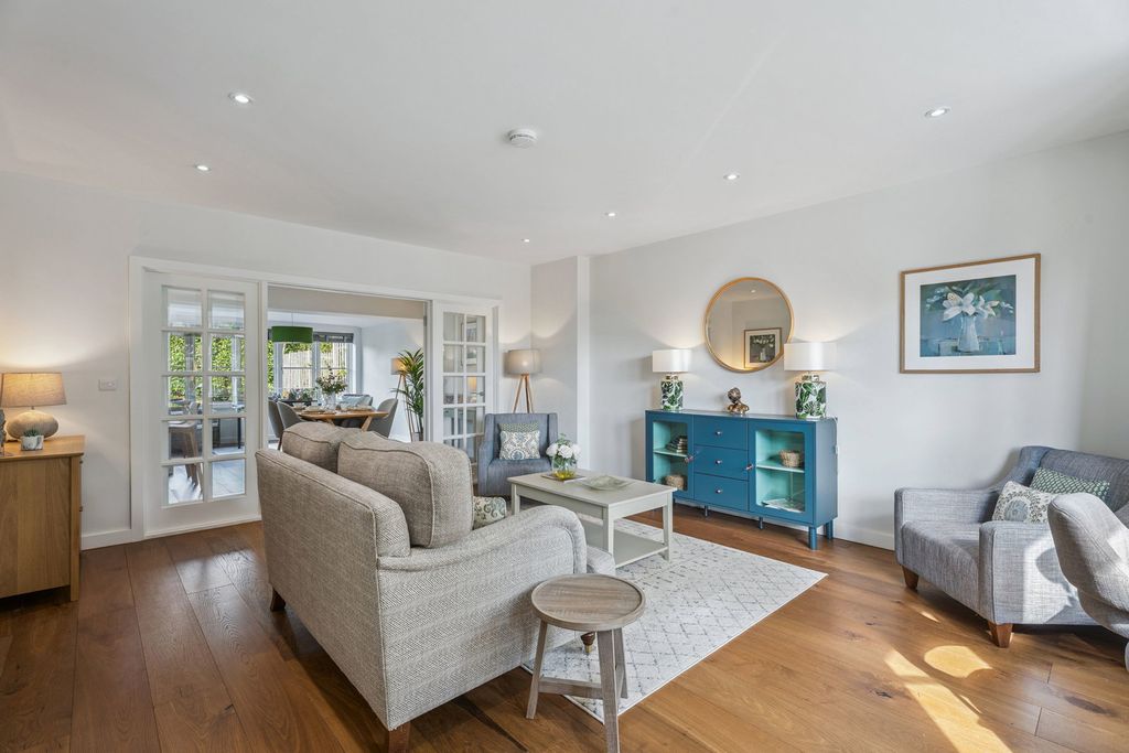 Property photo 3 of 23