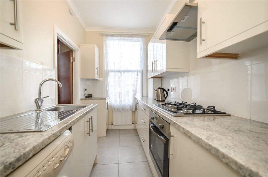 Property photo 3 of 9 Kitchen