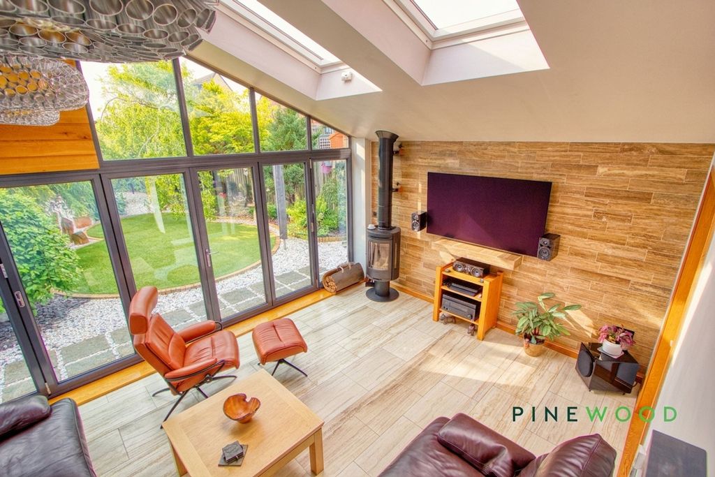Property photo 2 of 42 Garden Room/Lounge