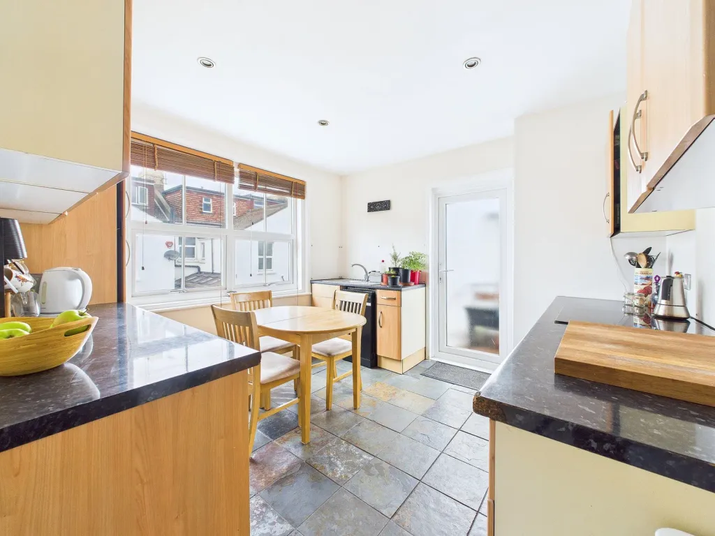 Property photo 2 of 8 Cam03987G0-Pr0231-Still005_1759418360457