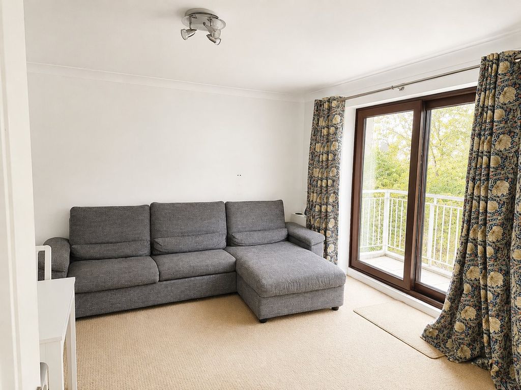 Property photo 2 of 12 Lounge