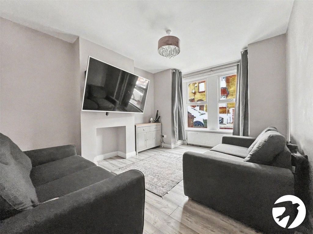 Property photo 3 of 20 Lounge