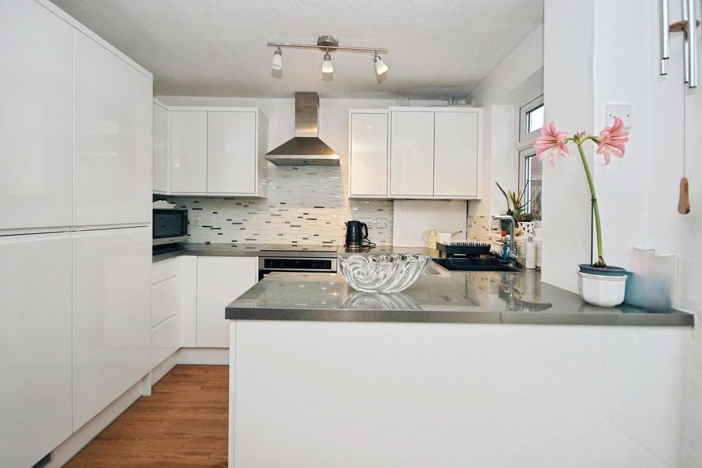 Property photo 3 of 10 Pbox-Img.Jpg