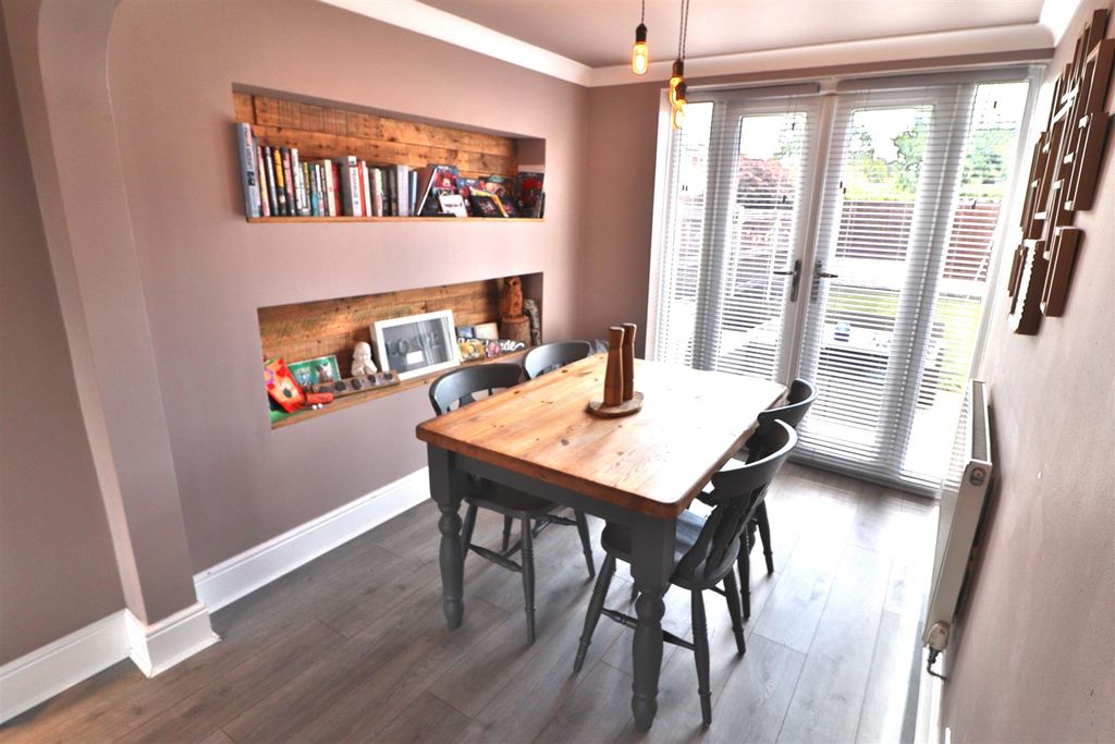Property photo 3 of 17 Dining Room