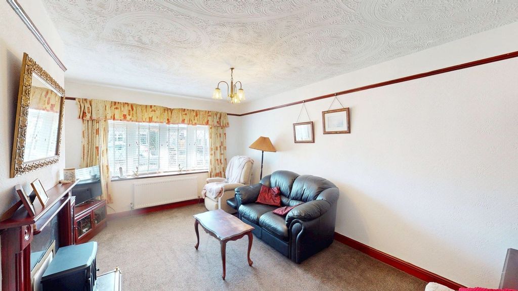 Property photo 2 of 11 Lounge