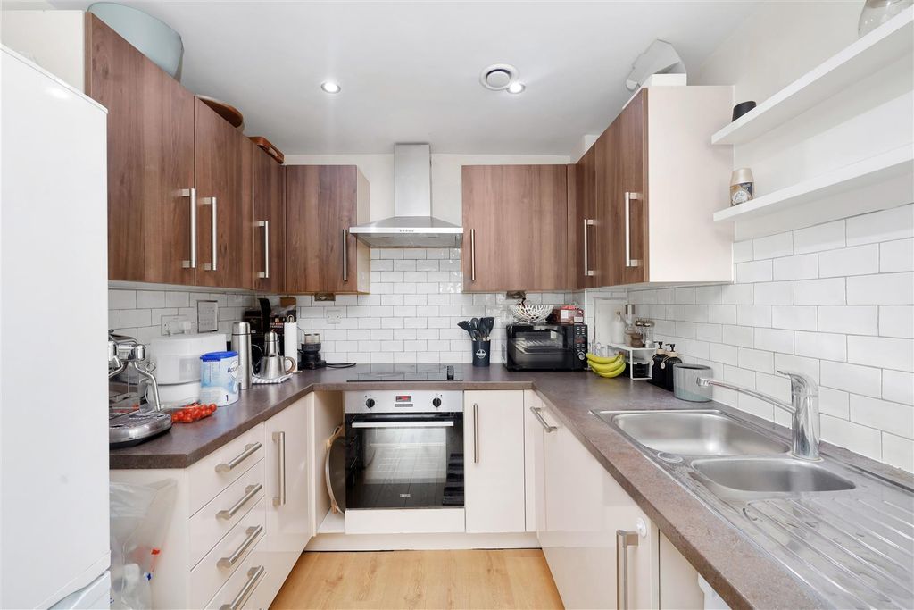 Property photo 2 of 8