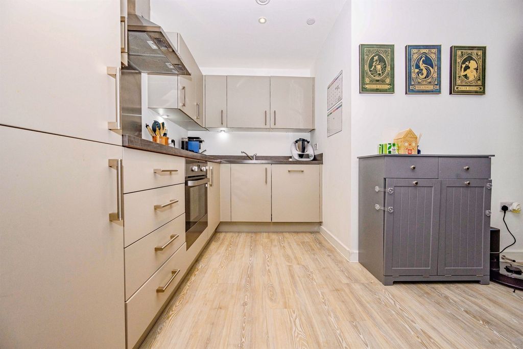 Property photo 3 of 17