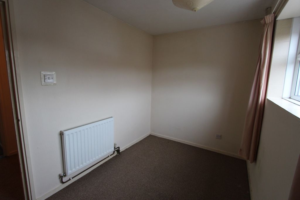 Property photo 2 of 5 Bedroom