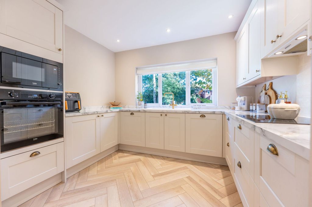 Property photo 3 of 39