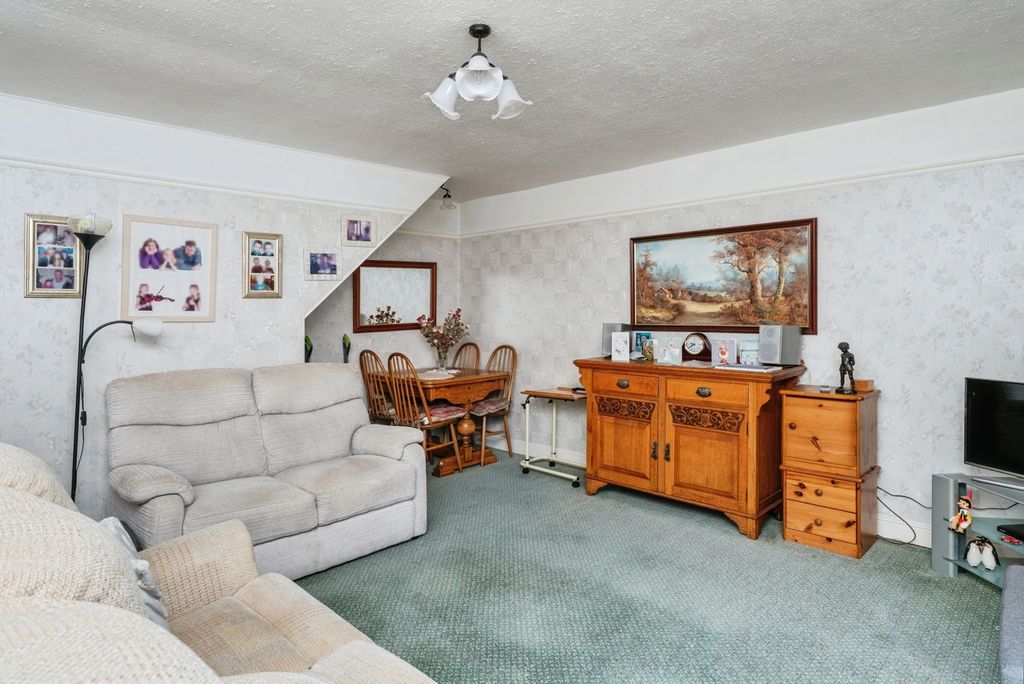 Property photo 3 of 11 Living Room