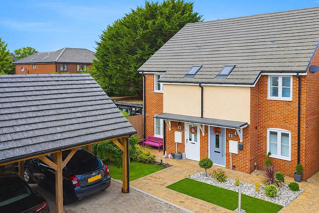 Property photo 1 of 20 Semi-Detached Homes With Carport And Garden.Png