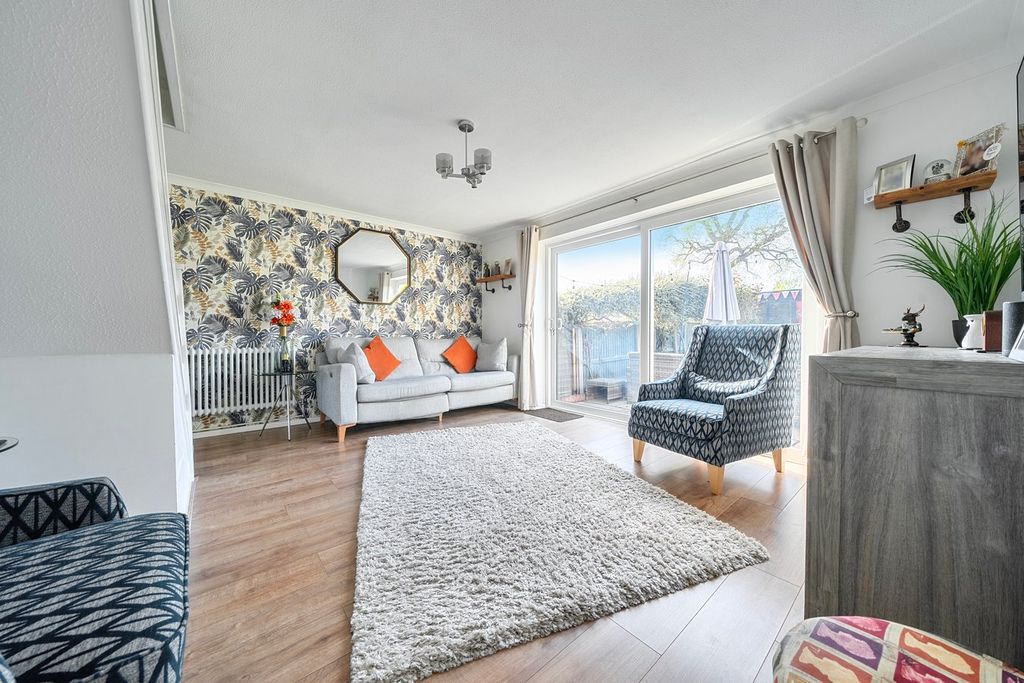 Property photo 2 of 20