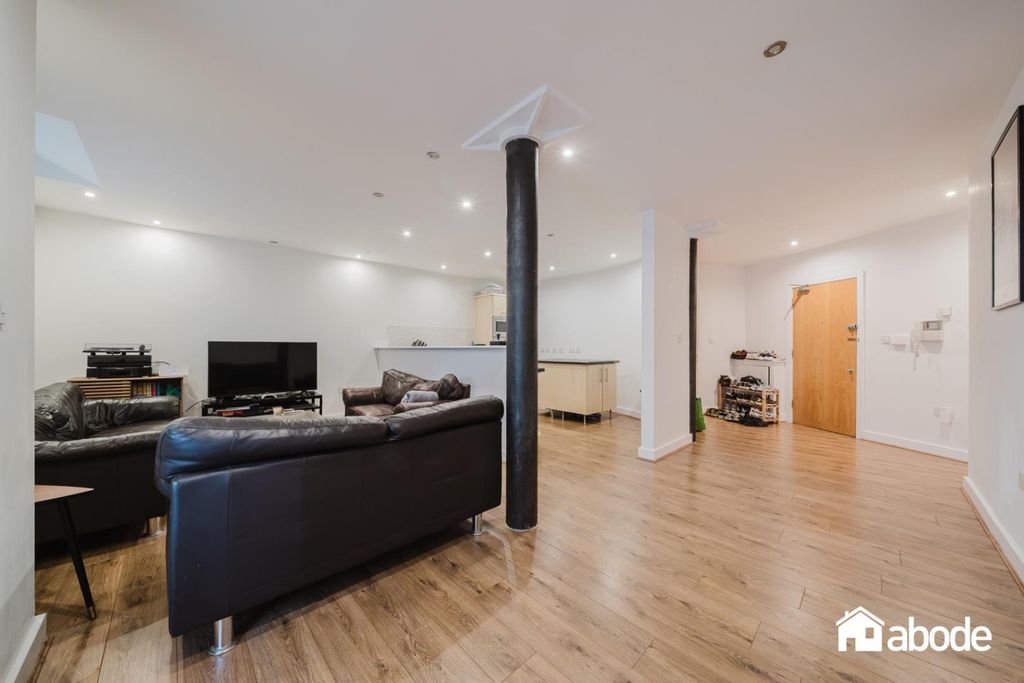 Property photo 2 of 23 Dsc01360-Hdr.Jpg