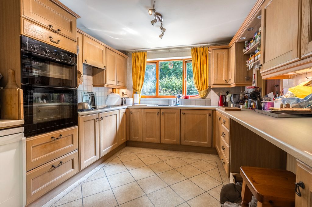 Property photo 3 of 42