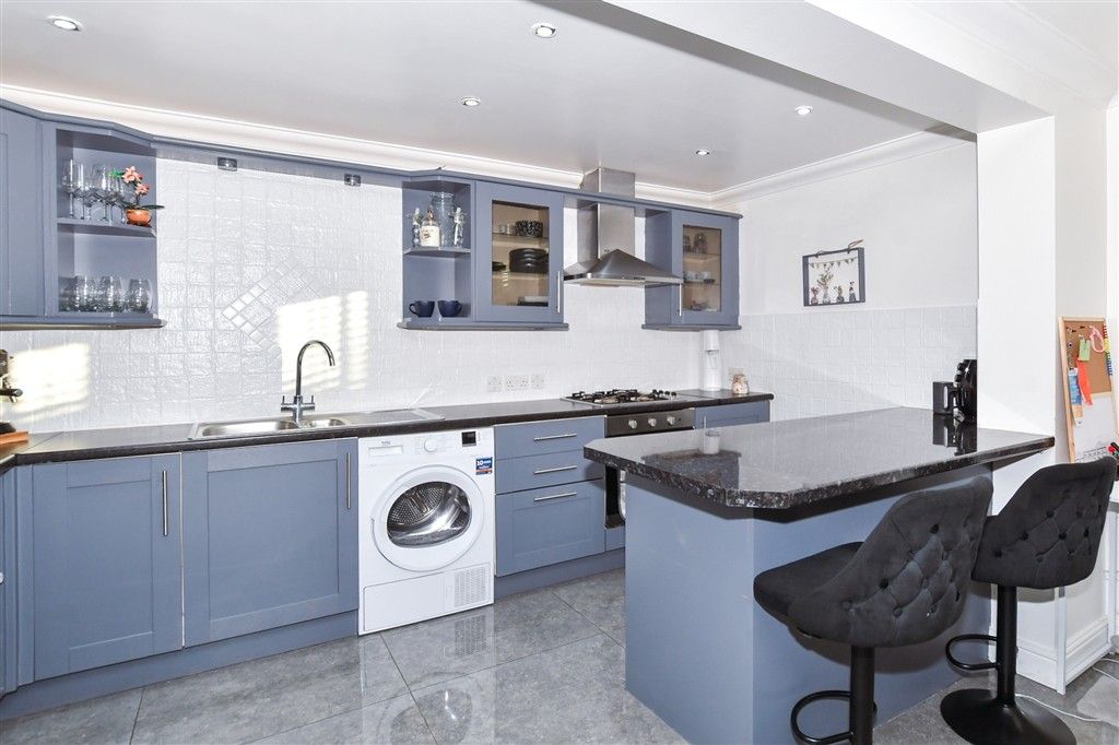 Property photo 1 of 9 Kitchen